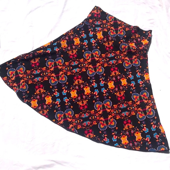 LuLaRoe Dresses & Skirts - LuLaRoe Skirt Size Medium
